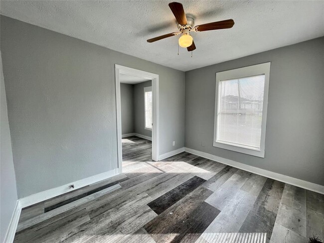 Foto del edificio - 2300 Hutton St