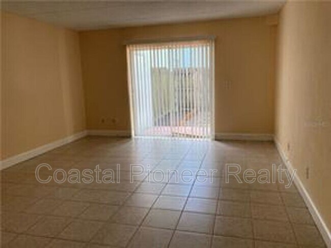 Building Photo - 2840 Somerset Park Dr