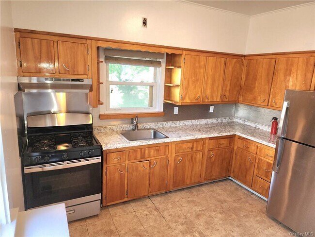 Building Photo - 743 Gramatan Ave