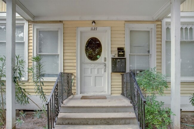 Building Photo - 1127 Yale St