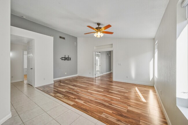 Foto del edificio - 6978 W Kings Ave