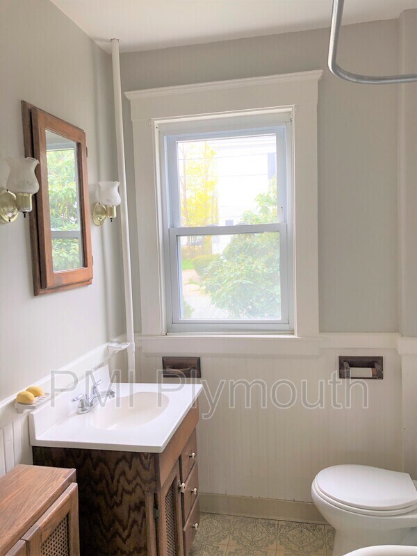 Primary Photo - 74 Standish Ave
