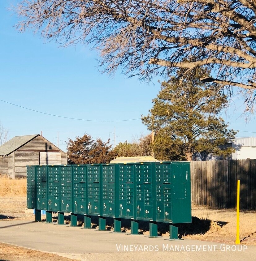 Building Photo - Now offering move in specials