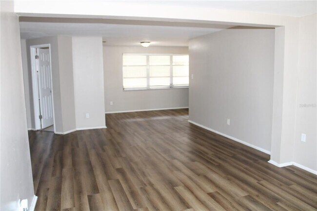 Foto del edificio - 10512 121st Ave