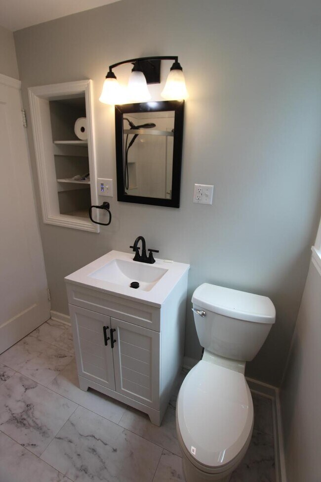 Baño - 905 Benton Ave