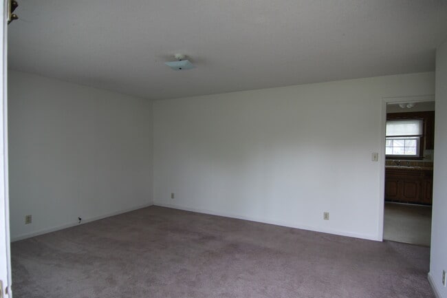 Foto del edificio - 4 Bedroom Pet Friendly Home For Rent Near Post!