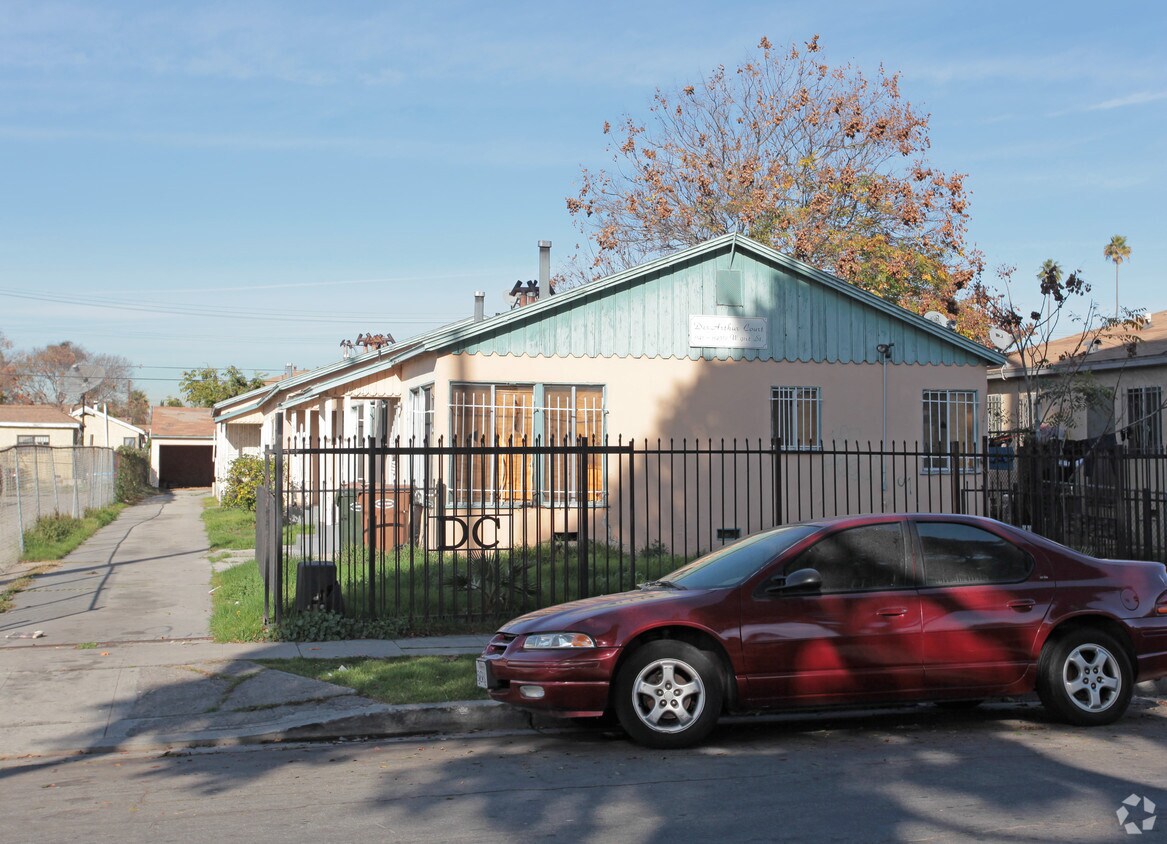 Building Photo - 5 Unit Apartment Bldg