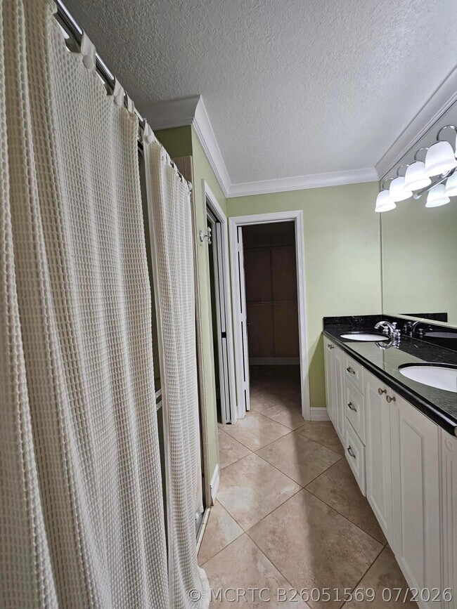 Foto del edificio - 7526 Pinewalk Dr S
