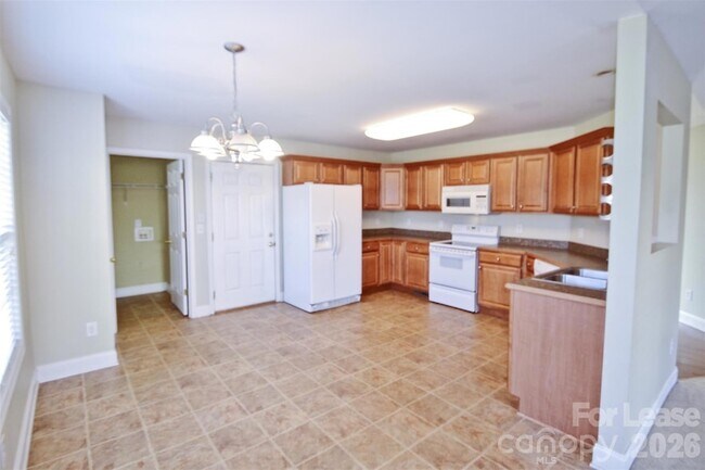 Foto del edificio - 1491 Mayfair Dr