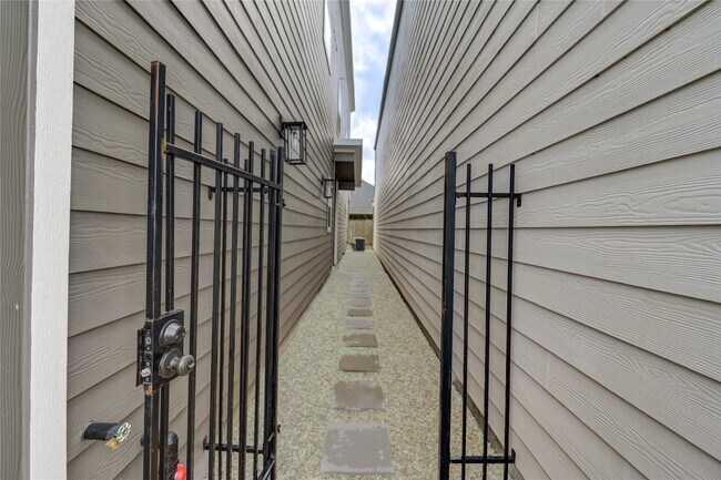 Foto del edificio - 4220 McKinley St