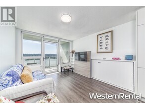 Building Photo - 988-988 Quayside Dr