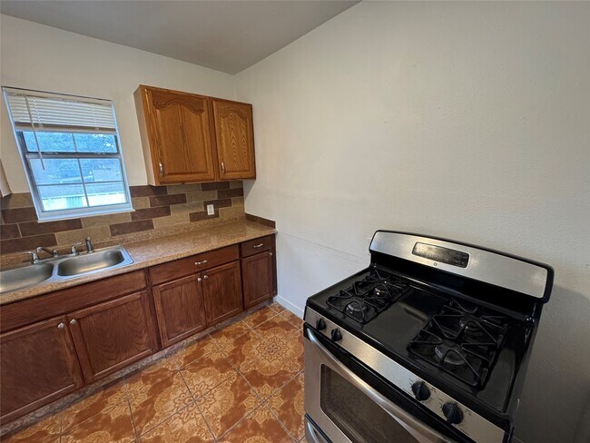 Building Photo - 938 Zoe St