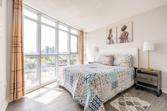 Building Photo - 90 Fort York Blvd