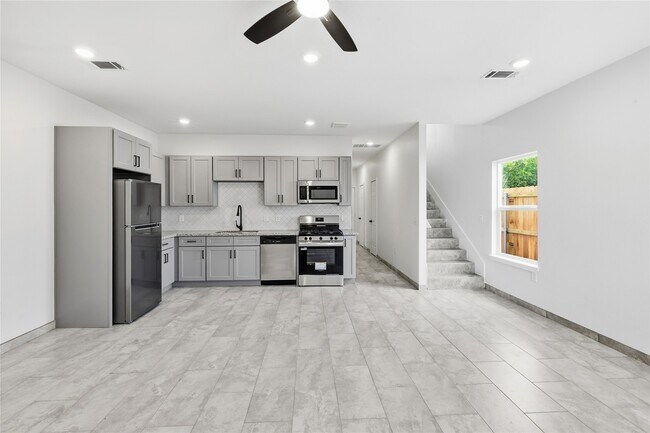 Building Photo - 6138 Brookfield Dr