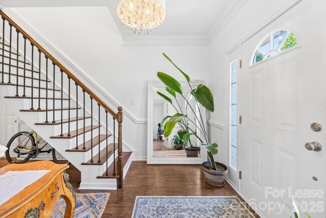 Foto del edificio - 124 Shorecrest Dr