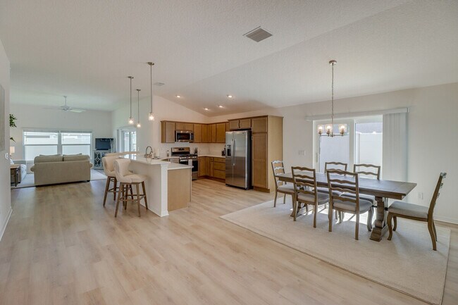 Foto del edificio - 6551 Mason Pl