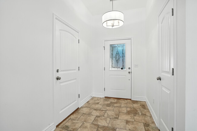 Building Photo - 5713 Camden Cir