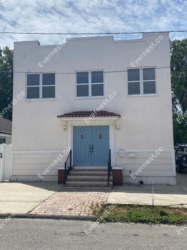 Primary Photo - 308 W Warren Ave