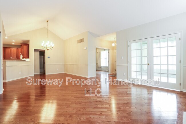 Foto del edificio - 240 Sugarberry Ln
