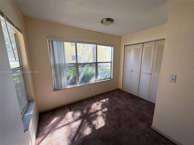 Building Photo - 12840 Vista Isles Dr