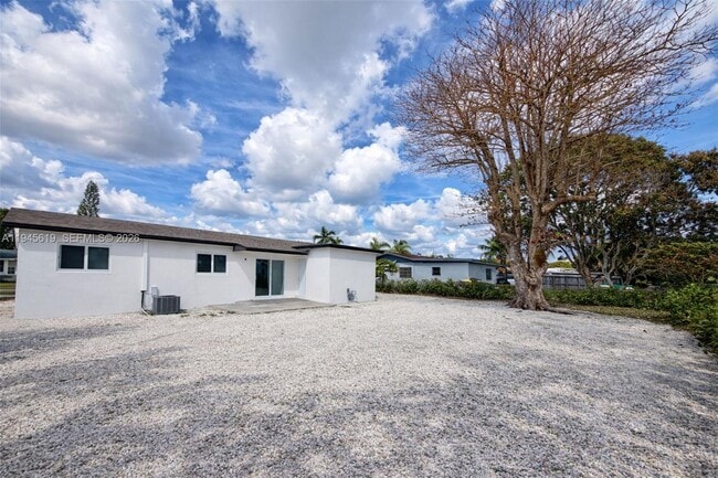 Building Photo - 14313 SW 110th Ave