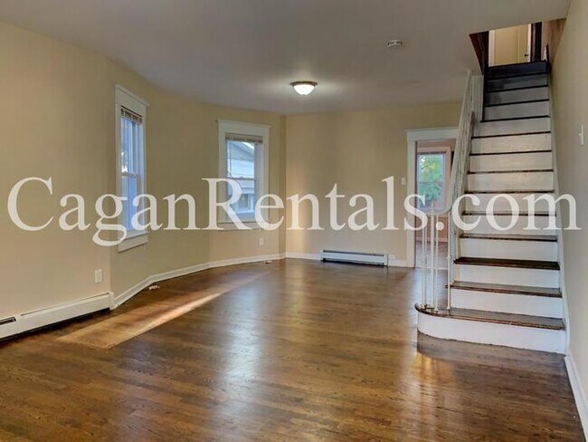 Building Photo - Updated 3-bedroom in Trenton!