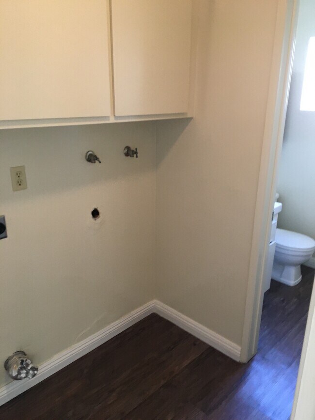 Laundry room - 2600 Graham Ave