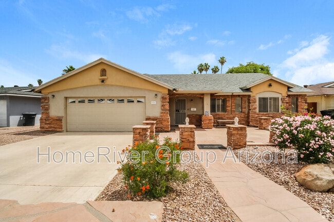 Building Photo - 7002 E Exmoor Dr