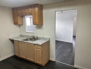 Building Photo - 109 Hansen Ave