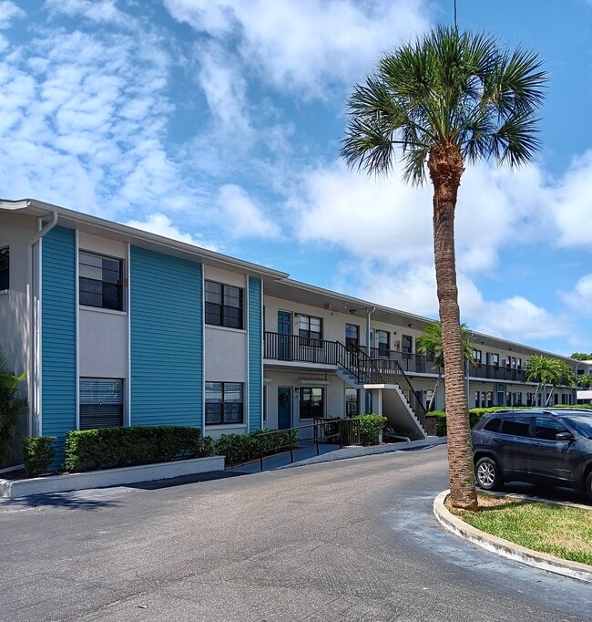 Building Photo - 5967 Terrace Park Dr N