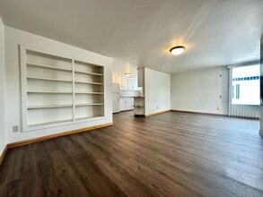 Building Photo - 503 S Main St