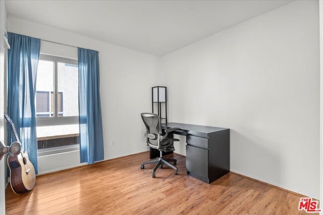 Foto del edificio - 5267 Coldwater Canyon Ave