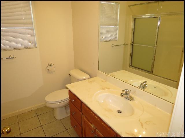 Building Photo - 5 Robyn Ln