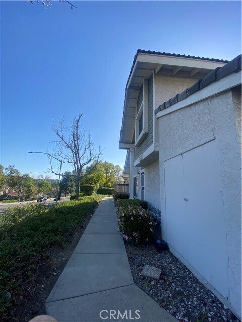 Foto del edificio - 1109 Golden Springs Dr