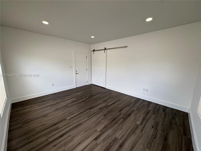 Building Photo - 3237 SW 4th St