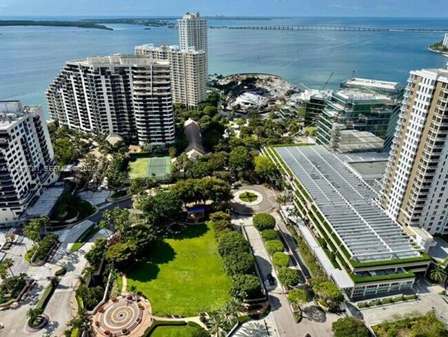 Building Photo - 900 Brickell Key Blvd
