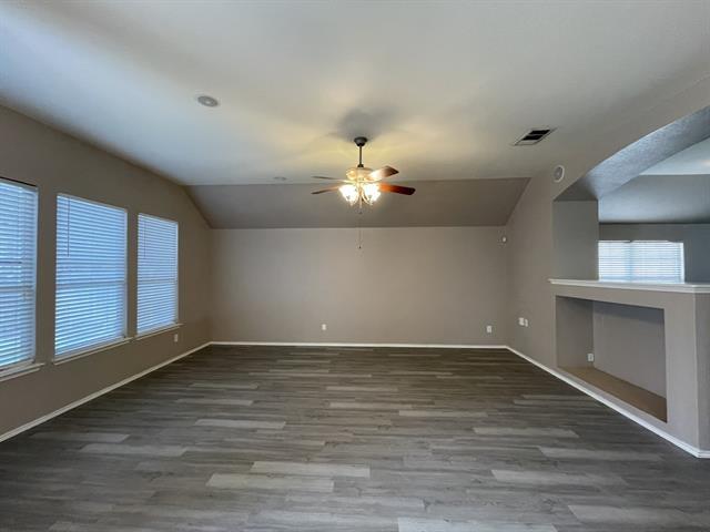 Foto del edificio - 2709 Logan Dr