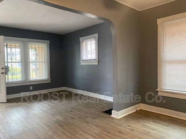 Building Photo - 609 Shoop Ave