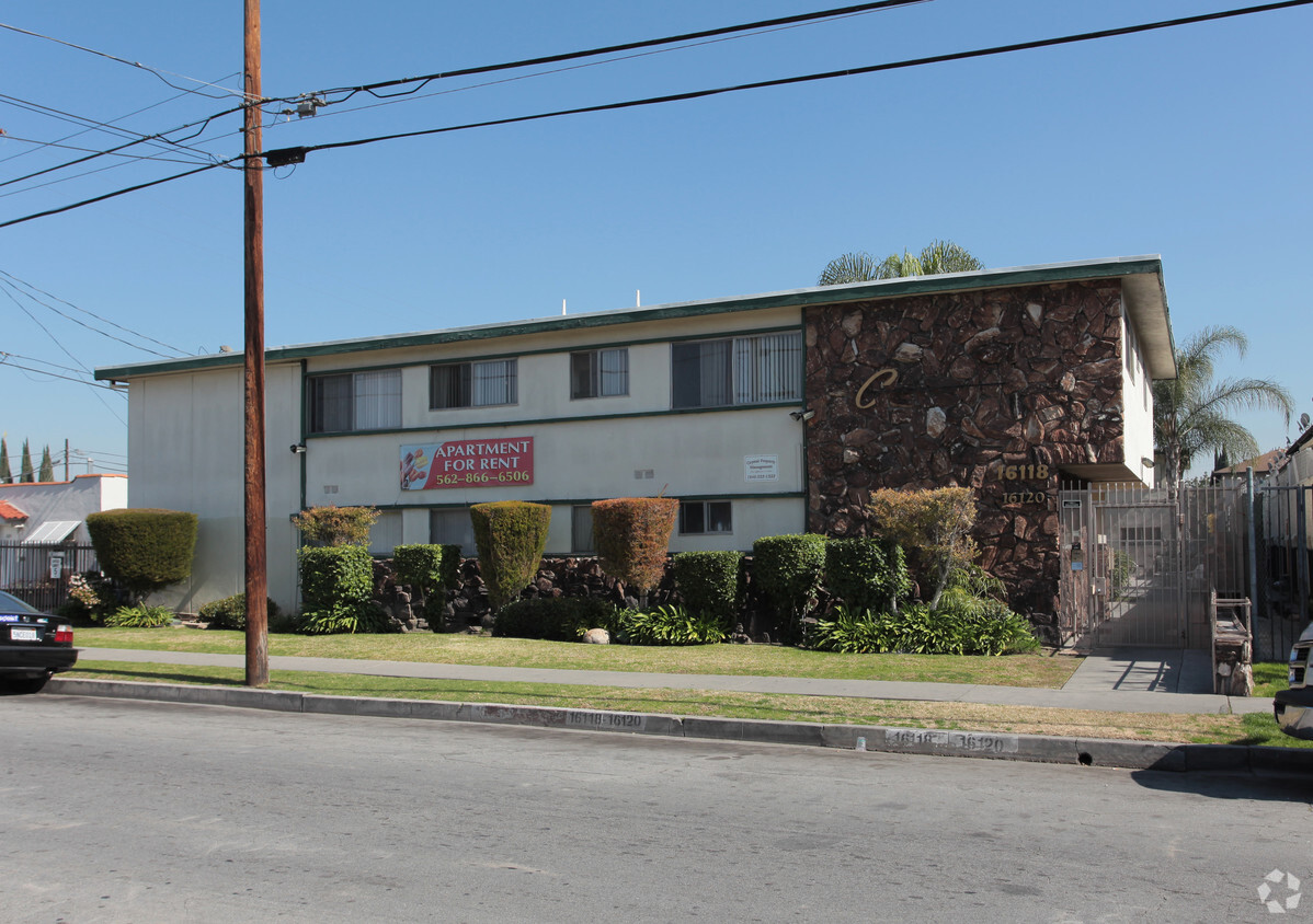 Primary Photo - Cornuta Apartments