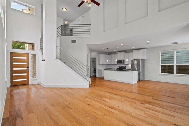 Foto del edificio - 5915 Swayden Ln