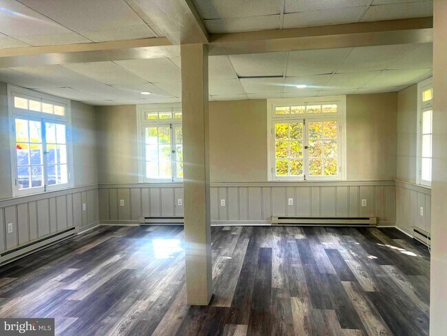 Building Photo - 3101 Gibbons Ave