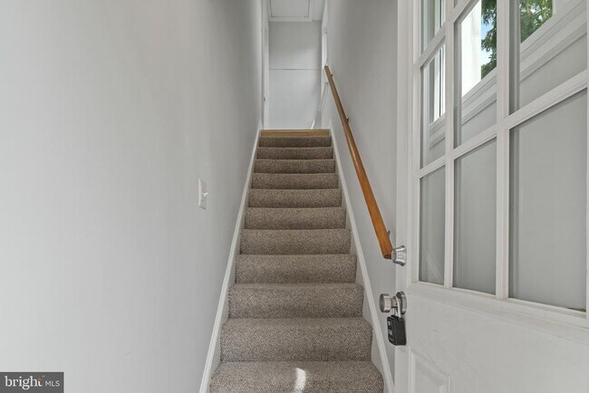 Foto del edificio - 1072 River Bay Rd