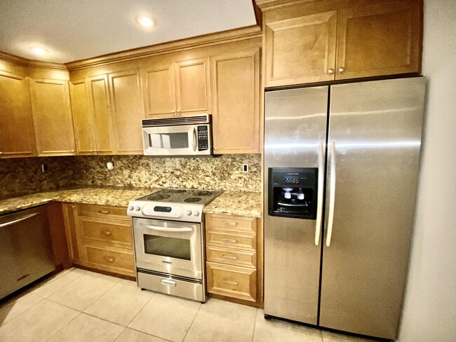 Building Photo - 6447 Parkview Dr
