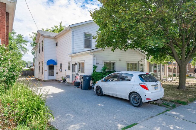 Building Photo - 567 Woolwich St