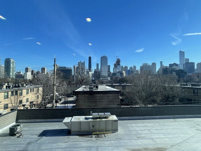 Building Photo - 857 N Larrabee St