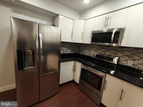 Building Photo - 617 N 11th St