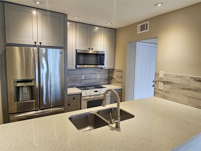 Foto del edificio - 2822 S Bartell Dr
