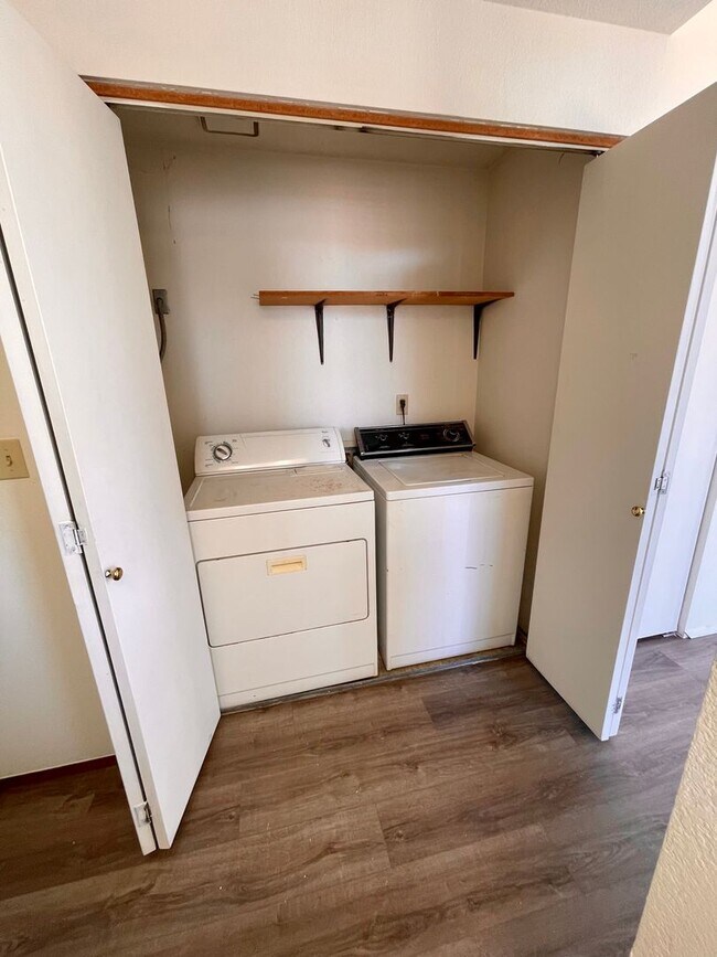 Foto del edificio - Adorable Top Unit Located in Ferndale