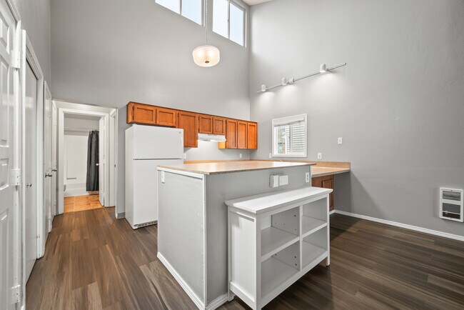 Building Photo - 7012 NE 43rd St