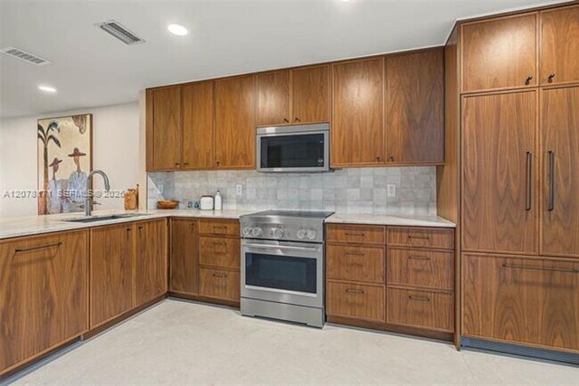 Foto del edificio - 825 SE 2nd St